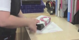  Here's how to wrap your Christmas gifts quickly 